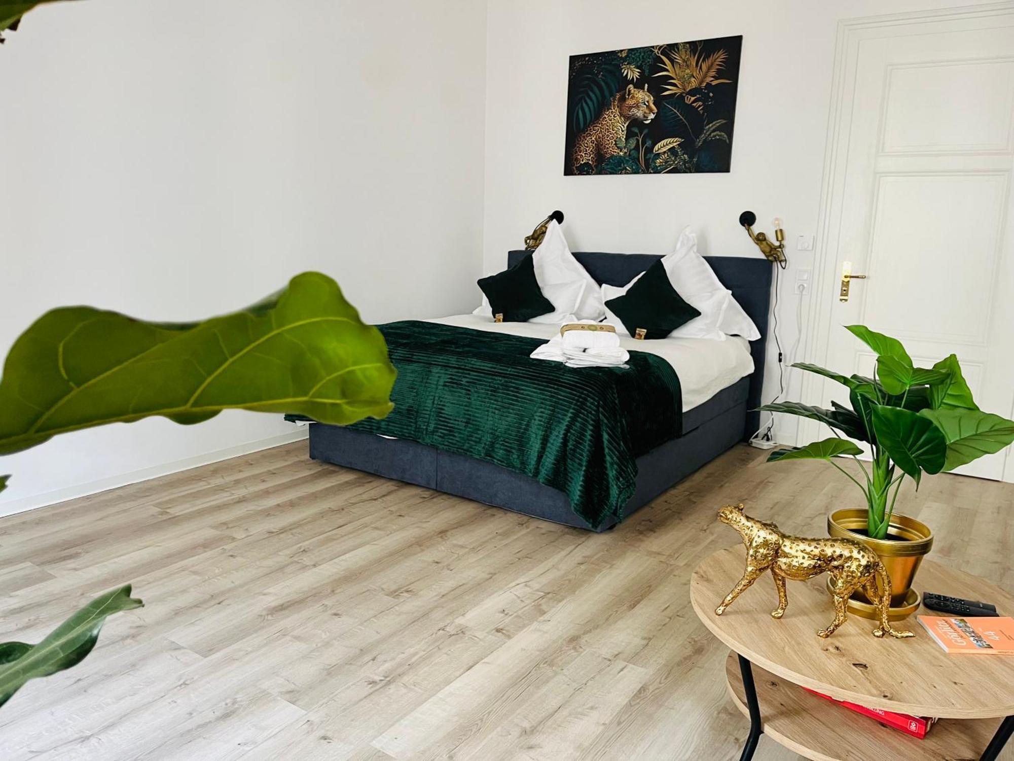 Filmap-Apartments-Zentrale Lage-Boxspringbett-Beamer-Popcorn-Gratis Parkplatz Görlitz Buitenkant foto